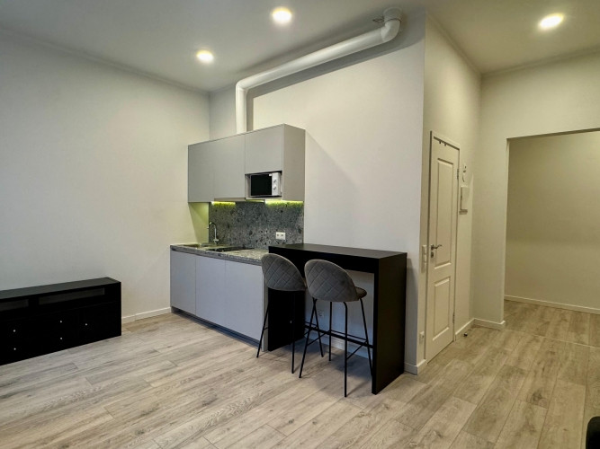 Mēbelēts Studio dzīvoklis Rīgas Centrā.  Tas atrodās restaurētā vēsturiskā jūgendstila Rīga - foto 5