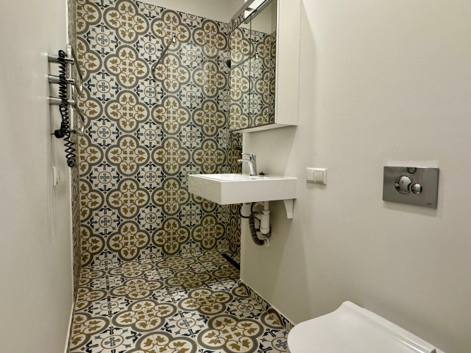 Mēbelēts Studio dzīvoklis Rīgas Centrā.  Tas atrodās restaurētā vēsturiskā jūgendstila Rīga - foto 6