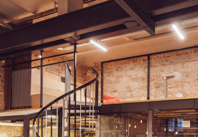 Pilnībā aprīkota 6 darba vietu biroja telpa  Piedāvājam pilnībā mēbelētu un aprīkotu 6 Rīga - foto 6