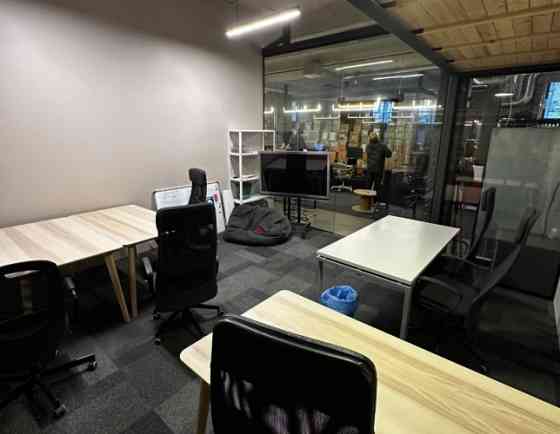 Полностью оборудованный офис на 4 рабочих мест  Предлагаем полностью Rīga