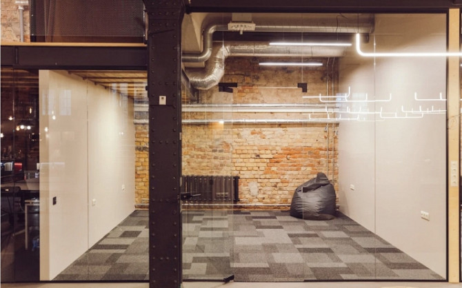 Pilnībā aprīkota 4 darba vietu biroja telpa  Piedāvājam pilnībā mēbelētu un aprīkotu 4 Rīga - foto 3