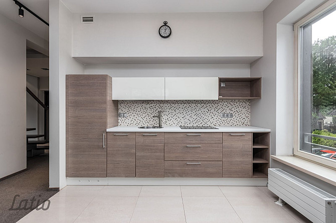 Īrei tiek piedāvāts divlīmeņu dzīvoklis ar terasi jaunajā projektā. Sakopta, slēdzama un Rīga - foto 3