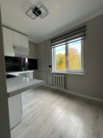 Продается светлая и тёплая квартира после ремонта, земля в собственности. Рига - изображение 3