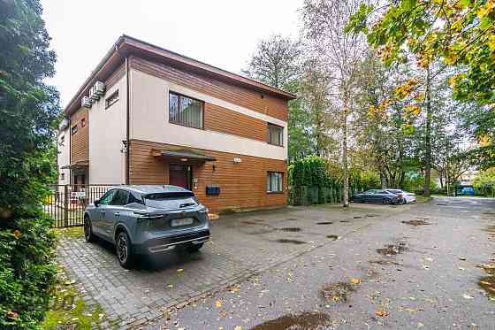 Pārdod dvīņu māju,  mājas daļu ar 5 īres dzīvokļiem + privātmāju ģimenei.
Lieliska investīciju un dz Рига