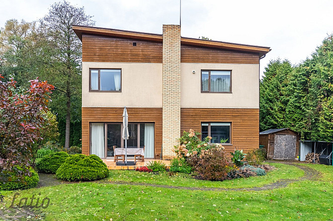 Pārdod dvīņu māju,  mājas daļu ar 5 īres dzīvokļiem + privātmāju ģimenei.
Lieliska investīciju un dz Рига - изображение 1