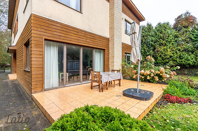 Pārdod dvīņu māju,  mājas daļu ar 5 īres dzīvokļiem + privātmāju ģimenei.
Lieliska investīciju un dz Рига - изображение 2