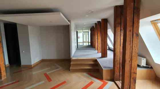 Офис в Старой Риге, в реновированном здании, 3 этаж (вход с фасада здания).  + Rīga