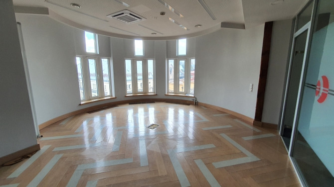 Birojs Vecrīgā, renovētā ēkā, 3. stāvā (ieeja no ēkas fasādes).  + Platība sastāv no Rīga - foto 3