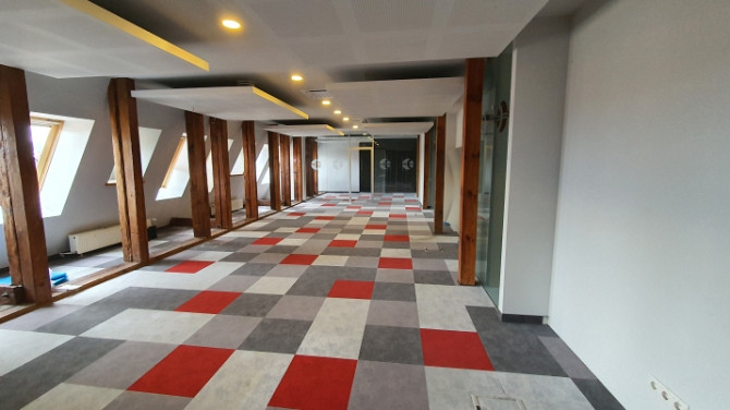 Birojs Vecrīgā, renovētā ēkā, 3. stāvā (ieeja no ēkas fasādes).  + Platība sastāv no Rīga - foto 2