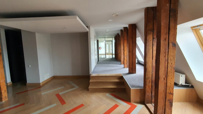 Офис в Старой Риге, в реновированном здании, 6 этаж (вход с фасада здания).  + Рига - изображение 4