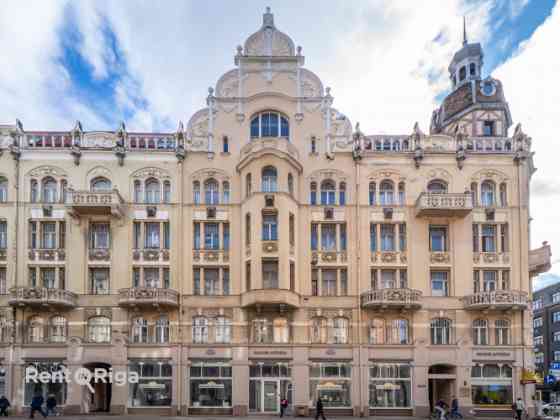 Продаётся элегантная квартира в полностью отреставрированном историческом Rīga