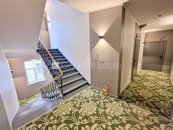 Дом во дворе, реновированный дом, закрытый двор, объект охраняет физическая Рига - изображение 13