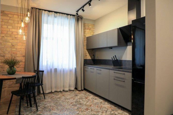 Lieliska iespēja dzīvot Rīgas centrā  renovētā un mājīgā projektā.  Piedāvājam Rīga - foto 2