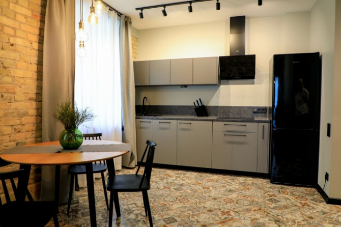 Lieliska iespēja dzīvot Rīgas centrā  renovētā un mājīgā projektā.  Piedāvājam Rīga - foto 3