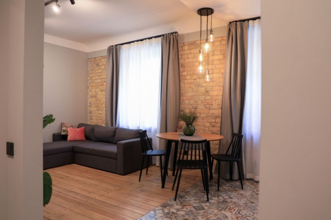 Lieliska iespēja dzīvot Rīgas centrā  renovētā un mājīgā projektā.  Piedāvājam Rīga - foto 7