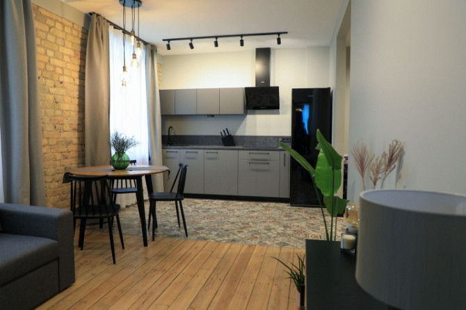 Lieliska iespēja dzīvot Rīgas centrā  renovētā un mājīgā projektā.  Piedāvājam Rīga - foto 1