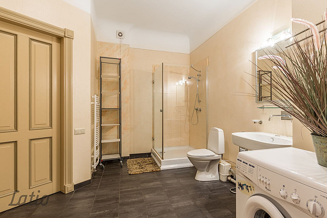 Īrei tiek piedāvāts dzīvoklis renovētā mājā pašā Vecpilsētas sirdī. Slēdzama trepju telpa. Dzīvoklis Рига - изображение 5