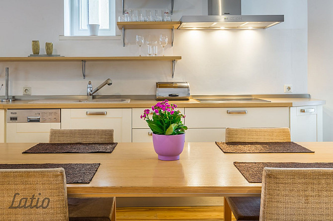 Īrei tiek piedāvāts dzīvoklis renovētā mājā pašā Vecpilsētas sirdī. Slēdzama trepju telpa. Dzīvoklis Рига - изображение 1