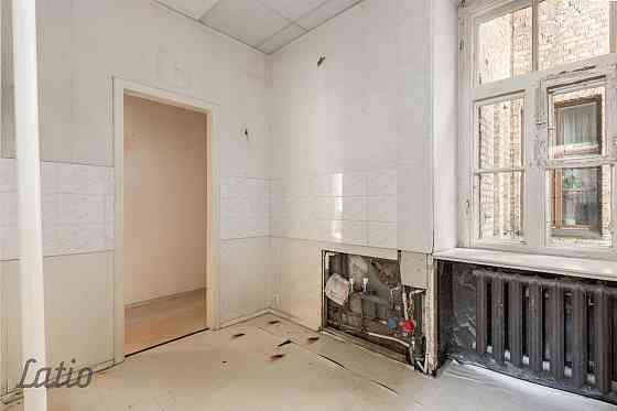 Pārdod dzīvokli vēstniecību rajonā  pretī Bastejkalna parkam
Īpašums atrodas klusā pagalma mājā, uni Рига