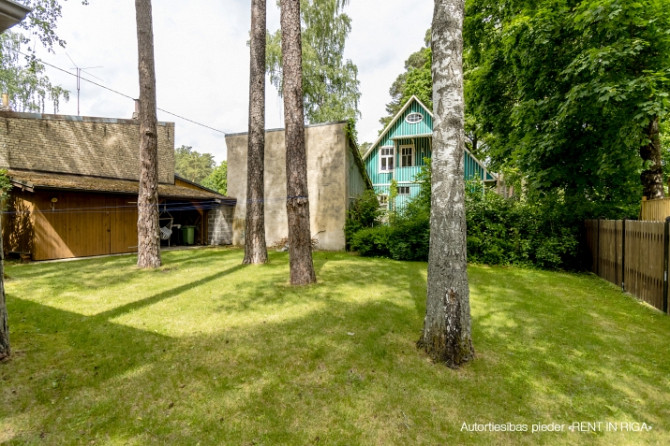 For rent a 2-storey house in Jurmala with a well-kept area and a garden.  100 m to the swimming plac Юрмала - изображение 5