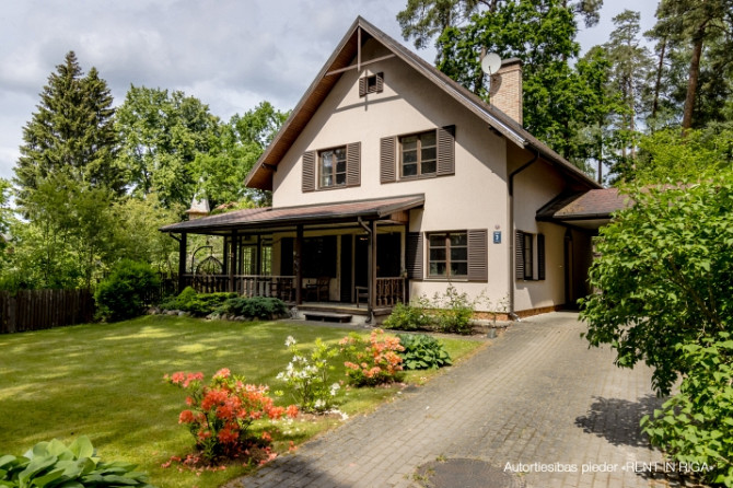 For rent a 2-storey house in Jurmala with a well-kept area and a garden.  100 m to the swimming plac Юрмала - изображение 1