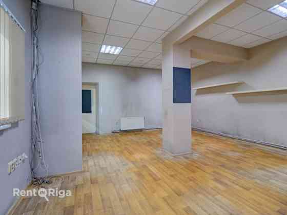 Izīrē apkurināmas telpas ar rampu un ofisu!  Telpas piemērotas: + Darbnīcai + Noliktavai + Ražošanai Rīga