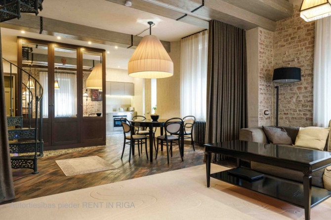 Ekskluzīvs divstāvu dzīvoklis Klusajā centrā  elegance, arhitektūra un komforts. Rīga - foto 4