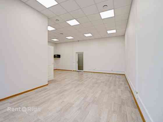 Iznomā biroja telpas biroju ēkā Dienvidu tilta rajonā, netālu no tirdzniecības centra Akropole Rīga. Rīga