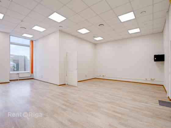 Iznomā biroja telpas biroju ēkā Dienvidu tilta rajonā, netālu no tirdzniecības centra Akropole Rīga. Rīga