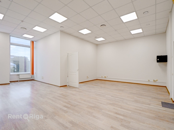 Iznomā biroja telpas biroju ēkā Dienvidu tilta rajonā, netālu no tirdzniecības centra Rīga - foto 2