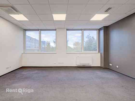 Iznomā biroja telpas biroju ēkā Dienvidu tilta rajonā, netālu no tirdzniecības centra Akropole Rīga. Rīga
