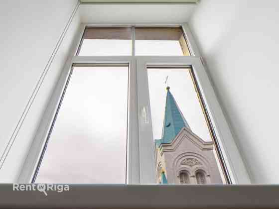 Piedāvājumā ekskluzīvs un mājīgs dzīvoklis 60 m platībā, kas apvieno vēsturisko šarmu ar mūsdienīgu  Rīga