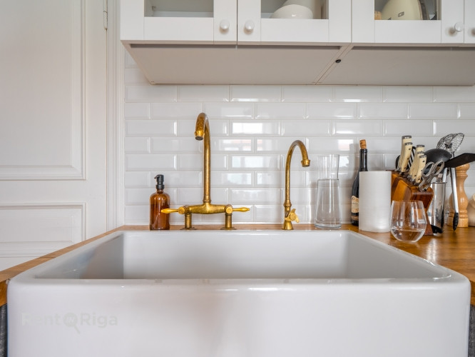 Piedāvājumā ekskluzīvs un mājīgs dzīvoklis 60 m platībā, kas apvieno vēsturisko šarmu ar Rīga - foto 6