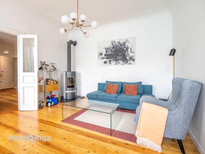 Piedāvājumā ekskluzīvs un mājīgs dzīvoklis 60 m platībā, kas apvieno vēsturisko šarmu ar Rīga - foto 7