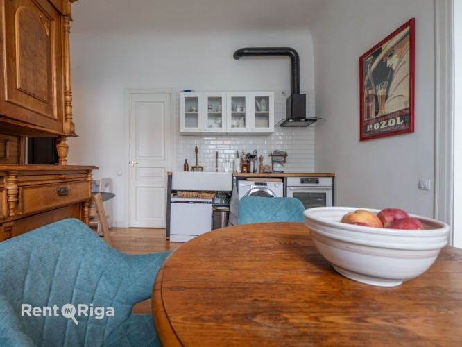 Piedāvājumā ekskluzīvs un mājīgs dzīvoklis 60 m platībā, kas apvieno vēsturisko šarmu ar Rīga - foto 5