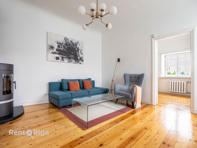 Piedāvājumā ekskluzīvs un mājīgs dzīvoklis 60 m platībā, kas apvieno vēsturisko šarmu ar Rīga - foto 9