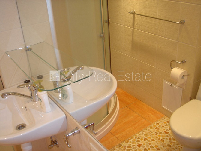 Фасадный дом, реновированный дом, благоустроенная озеленённая территория, Рига - изображение 6