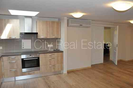 Дом во дворе, реновированный дом, закрытый двор, во дворе детская игровая Рига