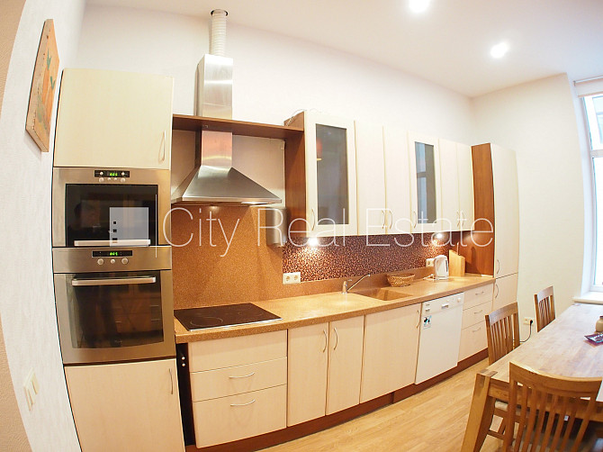 Дом во дворе, реновированный дом, закрытый двор, во дворе детская игровая Рига - изображение 9