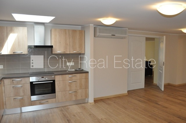 Дом во дворе, реновированный дом, закрытый двор, во дворе детская игровая Рига - изображение 4