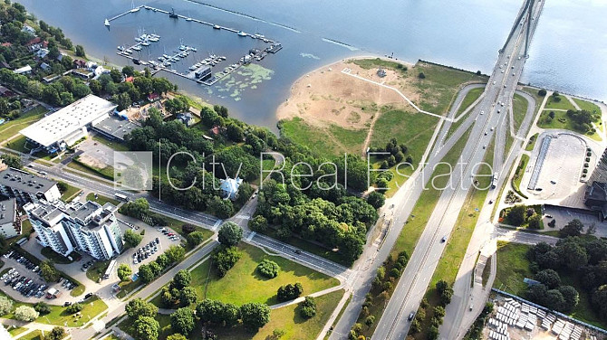 Реновированный дом, лестничная клетка после капитального ремонта, окна выходят Рига - изображение 3