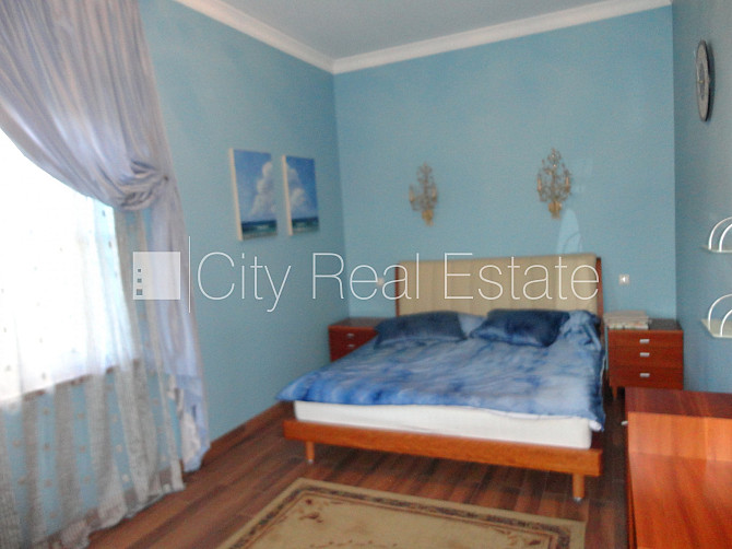 Реновированный дом, лестничная клетка после капитального ремонта, окна выходят Рига - изображение 16