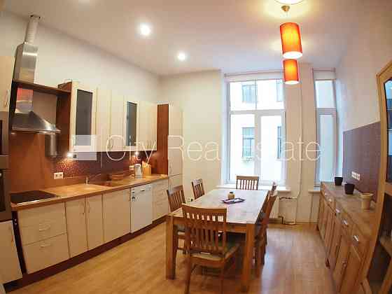 Новостройка, возможность аренды подземной парковки, вход с улицы и со двора, лифт, Рига