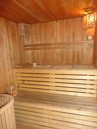 Частный дом, благоустроенный озеленённый двор, территория обнесена железным Рига - изображение 14