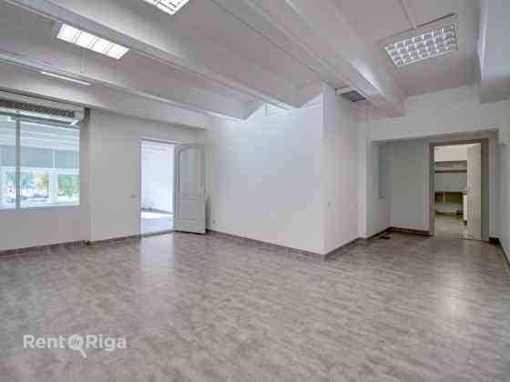 СДАЁТСЯ ОФИС В "KRASTA BIROJI", УЛ. МАЗА КРАСТА 83, РИГА  Офисное помещение площадью 105,8 м в Рига
