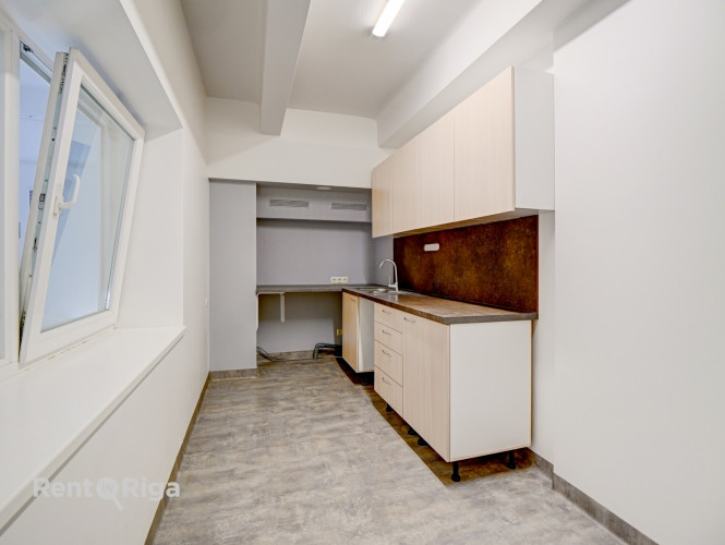 СДАЁТСЯ ОФИС В "KRASTA BIROJI", УЛ. МАЗА КРАСТА 83, РИГА  Офисное помещение площадью 105,8 м в Рига - изображение 6