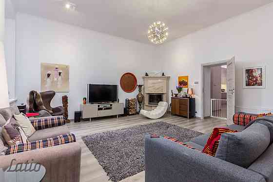 Ilgtermiņa īrei tiek piedāvāts dzīvoklis Rīgas Klusajā centrā. Līdzās parki, veikali, kafejnīcas, sa Рига