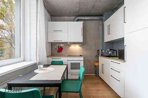 Tiek pārdots moderni iekārtots, pilnībā mēbelēts studio tipa dzīvoklis jaunajā projektā.

Dzīvoklis  Рига