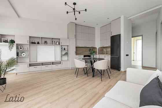 Ekskluzīvā vietā, Siguldas centrā, pieejams 3-istabu dzīvoklis ar plašu terasi.
Pārdod modernu, piln Cигулда