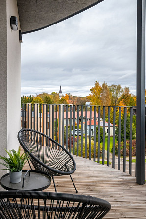 Ekskluzīvā vietā, Siguldas centrā, pieejams 3-istabu dzīvoklis ar plašu terasi.
Pārdod modernu, piln Cигулда - изображение 5